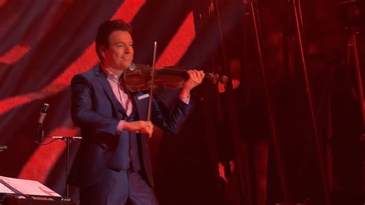 罗索交响乐团&就是红合唱团-大师和欧洲流行乐团 Symphonica in Rosso with SIMPLY RED - The Maestro & The_哔哩哔哩_bilibili