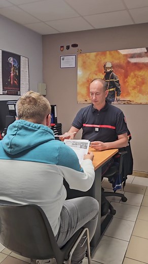 [👨‍🚒👩🏽‍🚒Comment devenir sapeur-pompier volontaire ? ] Chaque jour, de nombreux abonnés nous demandent comment devenir sapeurs-pompiers volontaires (SPV), voici le parcours expliqué en vidéo par le lieutenant-colonel Marechal, chef du groupement volontariat et citoyenneté. ✅ Le SDIS du Nord modernise sa manière de recruter, afin de simplifier votre recrutement au niveau local. Voici la démarche à suivre : 1️⃣ Soit : ▶️ Vous rendre sur le site du SDIS 59 : https://extranet.sdis59.fr/Formulair