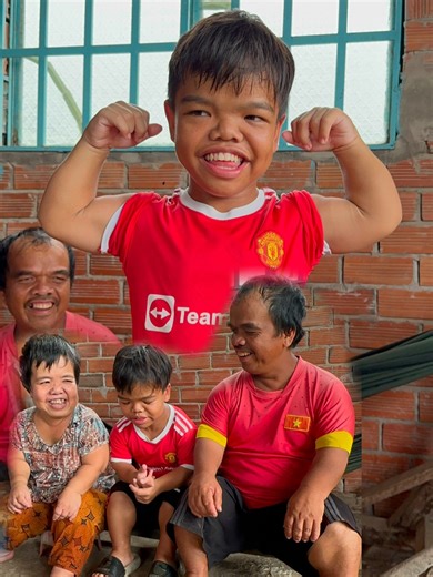 4.4M views · 58K reactions | 2 cha con tí hon tập múa lân Tết #MinhTanTV | Minh Tân TV | Facebook