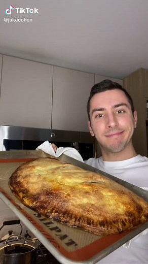 Delicious Apple Pie Calzone Recipe for Fall Baking Celebration