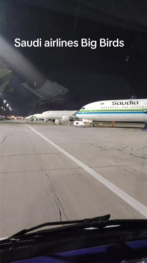 Exploring Boeing 787 and 777 Dreamliners