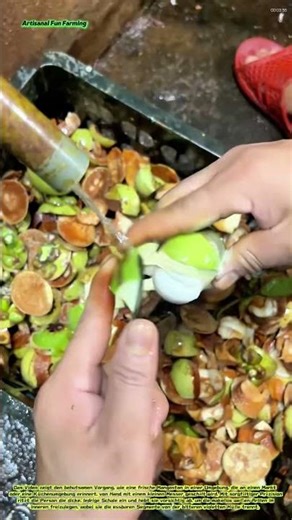 Zubereitung tropischer Früchte: Mangostan mit einem kleinen Messer schälen