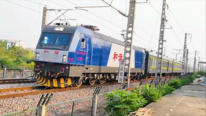 K238次列车（深圳东——太原）通过焦柳线原龙门站（已撤销）本务机车武局南段HXD3C0426