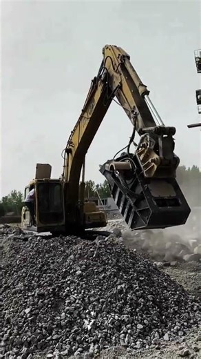 Excavator crushing process using hydraulic bucket crusher attachment