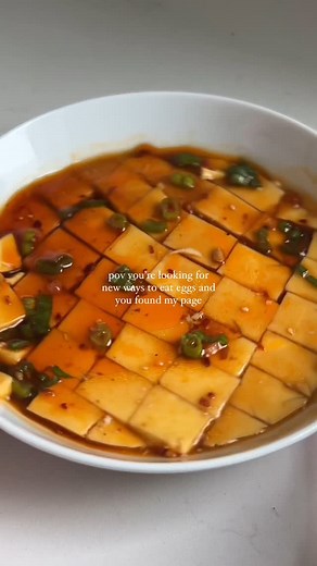 Trang Nguyen | NYC Food Content Creator on Instagram: "✨MICROWAVED CHINESE “STEAMED” EGG 🥚 ➡️ Follow @trangskitchentable for more egg recipes to hit those protein goals 💪 Ingredients ⚡️2 eggs (about 1/2 cup of eggs) ⚡️1/2 cup water or broth (I used NYC’s finest tap water) ⚡️1/4 tsp salt, @diamondcrystalsalt ⚡️scallions ⚡️soy sauce or coconut aminos, @coconutsecretofficial ⚡️chili oil, @flybyjing ⚡️sesame oil Directions 1. Whisk together eggs, salt and water/broth until combined. Strain through