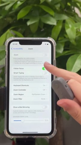 Phone Camera Ring Remote Control with Zoom in/Out, Rechargeable Shutter with Front/Rear Camera Switch for iPhone Android iPad, Hands Free Remote Ring for Photo & Video Recording Content Creator