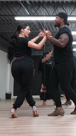 🔥Salsa on2 Class Demonstration (Intermediate/Adv Level. . 🎶Song: Amores como el nuestro- Jerry Rivera #salsa #salsadancing #salsaromantica #dance #bailar #latindance #salsaon2 #bachata #mambo #dancer #dancereels #dancersofinstagram #salsaclass #salsatutorial #dejonpolanski #cloferreira #tropikvybe #salsacongress #dallastexas #dallas #dallassalsa #salsatricks | De'Jon & Clo