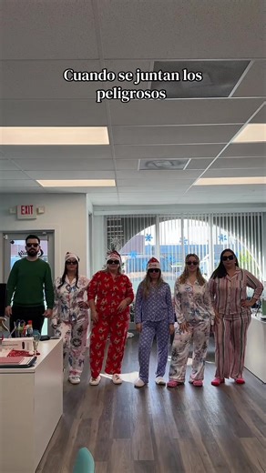 Aquí sus agentes de seguros de confianza 😉 estamos a la disposición de todos nuestros clientes. Nos dedicamos a atenderlos y a hacerlos sentir seguros, ya sea con un seguro de casa, de auto, de vida o de salud, etc… Estamos aquí para ustedes, y recuerden que tener un seguro no es un gasto, es una prevención! No duden en contactarnos al (239)202-0660 📲 o visítenos en 4419 Del Prado Blvd S 2, Cape Coral, Fl, 33904. Te esperamos con los brazos abiertos. Simily Insurance, donde tu respuesta siempr