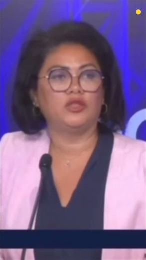 Les perles du RN : Elle s'appelle Dorette Landerer, elle est infirmière libérale à Antibes, et elle se présente aux élections législatives françaises avec le RN. Il faut savoir qu'elle est d'origine Malgache et qu'elle a supprimé son nom d'origine sur l'affiche officielle. Forcément Dorette Randriamanampisoa sonne moins bien, surtout lorsquon se présente sous les couleurs du Rassemblement national. Côté maîtrise de la langue française, son niveau reste plus correct comparé à Chalghoumi, l'imam d