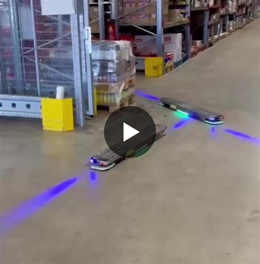 Autonomous Pallet Transport Robots Reduce Logistics Complexity | The Logistics Review posted on the topic | LinkedIn