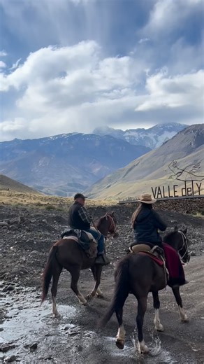Sofia Lipinski on Instagram: "Y que viva me siento cruzando los andes a Caballo ❤️‍🩹🐴"