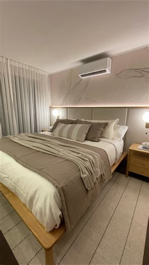 Hermanas Modo Deco on Instagram: "@kabeceros hizo su magia en los dormitorios que renovamos ✨ Muchos de sus respaldos con luz LED integrada y diseños innovadores transformaron cada espacio, aportando calidez y un sello contemporáneo que elevó por completo la experiencia del descanso de nuestros protagonistas 🫶."