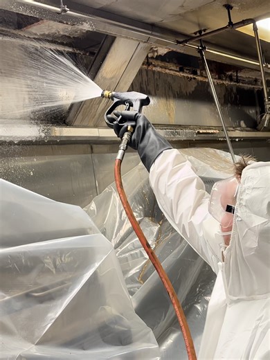 Satisfying canopy cleaning #cleaning #cleantok #professional #cleanup #grease #cleanwithme