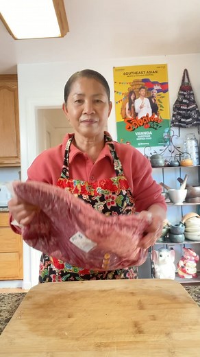 Cambodian Fermented Beef Sausage Khmer called Twa Koh (ត្វាគោ) Ingredients: 10 lbs beef brisket. 2 cups ground fresh Galangal root. 1 cup chopped fresh garlic. 4 or more habaneros pepper. 1 cup brown sugar. 1 cup oyster sauce. 2 tbsp salt. 1 tbsp white or black pepper. 1 tsp msg optional. 2 tbsp red chili pepper powder . 2 tbsp white wine vinegar. 2 tbsp fish sauce. 2 cups cooked rice. Mix to combine. Let’s the meat rest in refrigerator for at least 30 minutes before stuffing. 👉 Prepare: Clean 