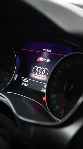 Audi RS6: Experiencing V8 Power Through Exhaust Sounds