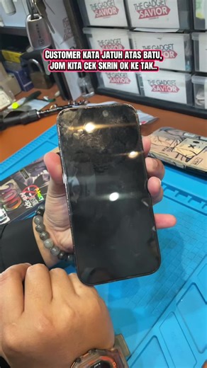 Paling best bila tukar tempered glass baru, phone auto nampak berkilat mcm baru keluaq kedai ooo...