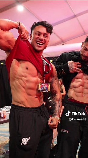 I challenged the best classic physique bodybuilder to pull his pants down Ramon #bodybuilder #ramondino