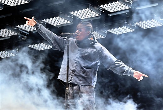 Daniel Caesar's popup concert in Houston draws 1,500 fans - and the police