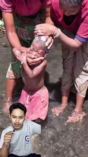 Inside the Jungle: Remote Tribe’s Daily Bathing Ritual 🌿 #RemoteTribe #IndigenousLife #Shorts