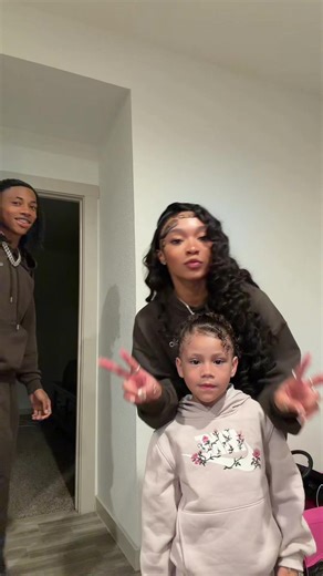 nicolewayss (@nicolewayss)’s video of jayshawn