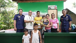 CONGRATULATIONS TUTO FAMILY SA INYONG BAG-ONG BALAY Dako ang atong kahingawa sa mga kabataan nga nag-antus sa katugnaw o kainit gumikan sa pagpanginahanglan og tarong nga kapuy-an. Kini ang nakaagni namo ni Congresswoman Van-van, nga matabangan ang pamilya ni Jonathan Tuto, sa atong personal nga panudlanan, pinaagi sa atong Balay sa Paglaum. Congratulations Mr. and Mrs. Jonathan Tuto sa inyong maanindot nga balay. Bunga kini sa hiniusang pagtinabangay sa tanan nga adunay kahingawa sa imong kabat