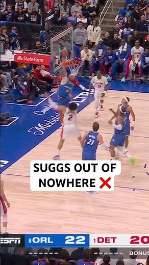 Jalen Suggs out of nowhere with the block!