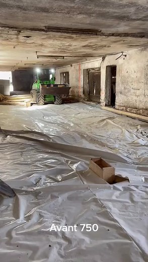 Avant 750 DLX - Stall betonieren #avantloaders #betonieren #stall