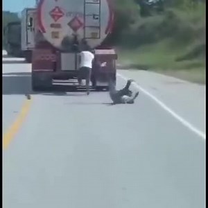 690K views · 3.2K reactions | What were they thinking 樂.? Always think about your safety. Don't engage in risky behavior on the Road | Traffic Desk | Facebook