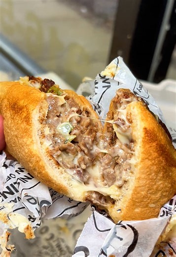 📍 Bluto’s Fish And Chicken – 9260 Blue Ridge Blvd, Kansas City, MO 64138 If you’re looking for crispy fried chicken, juicy burgers, seafood combos, and classic comfort food in Kansas City, this local spot is definitely worth the stop. Here’s what we tried 👇🏼 🔥 🍔 BBQ Burger A juicy Black Angus burger stacked with smoky BBQ sauce, melted cheese, and an onion ring to top it all off. If you’re a burger lover in Kansas City, this one is a must. 🥩 🥖 Philly Cheesesteak This loaded Philly cheeses