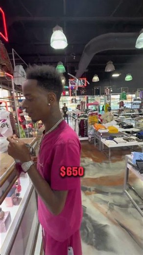 snupebandz from PRE pulled up and left with a BAG 💰 cashing out at #superiorshop