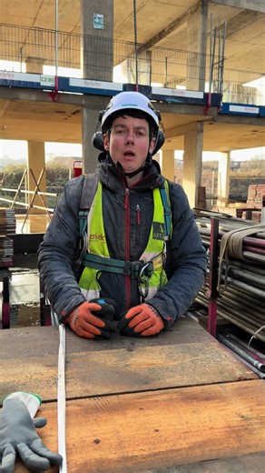 Quick way to work your boards out on your measuring tape. #scaffolding #scafflife #scaffolder #construction #fyp