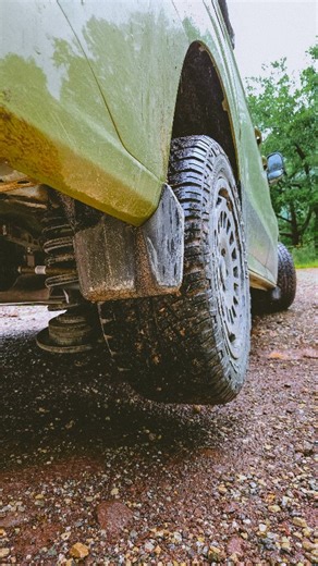 Van Mania on Instagram: "Les OFF de la Transpyrénéenne Nico te fait un van tour du T7 Pyrénées Edition et de sa préparation off-road juste avant le départ pour la Transpyrénéenne. Ce T7 est équipé pour l’aventure avec une galerie intégrale, un store 180°, des plaques de désensablage, un cric Hilift, une douche de route et un hamac pour des pauses détente. On retrouve aussi un blindage moteur, un véhicule rehaussé avec des amortisseurs renforcés et des pneus tout terrain montés sur des jantes ren