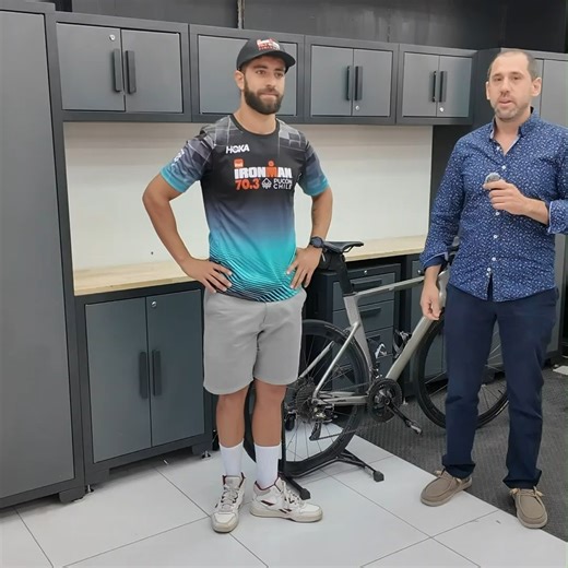 Java Bikes Chile on Instagram: "Gran entrevista a Zyadd, excelente deportista Triatleta que sorprendió con un gran tiempo de 4:53 en su primer Iron Man y con una Siluro top, de aluminio. Síganlo en sus redes @zyadd.manzur Muchas Gracias crack, que sigan los éxitos."