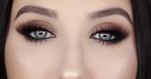 How To Make A Smokey Cat Eye Look Easily!