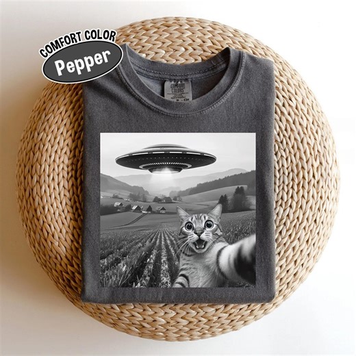 Funny Cat UFO Shirt, Alien Cat Selfie Tee, Comfort Colors® Retro Sci-fi Cat Shirt, UFO Abduction Cat T-shirt, Gift for Cat Lovers - Etsy