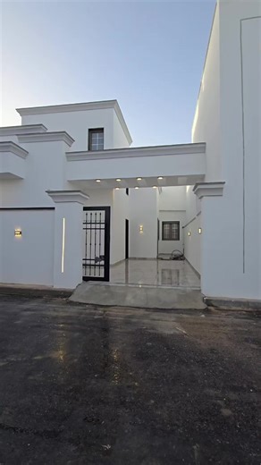 السعر للفيلات هادو مافيش بكل 🔥 📍 الموقع: عين زارة امتداد طريق عودة الحياة بالقرب من الخمسة شوارع وبأكثر من مدخل وبالقرب من شيل برقان 2 فلل ارضية مقابل بعض 🏡 أوراق سليمة بالكامل 🌟تشطيب حديث وجديد 🌟 شارع واسع 🌟 قريبة من جميع الخدمات وفي موقع استراتيجي مساحة الأرض 📊 250 متر المسقوف 220 متر للتواصل و الأستفسار يرجى الاتصال على 0910357070☎️ 0910367070☎️ يمكنكم مراسلتنا على واتساب ✅️