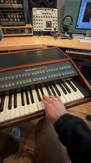 Rosen Sound LLC on Instagram: "Chroma ✨ Repeat effect is coming from the unit. Only external effect is reverb. The Chroma is capable is a massive range of sounds - a microprocessor controlled analog 16-voice beast. #synth #synthesizer #rosensound #musicproducer"