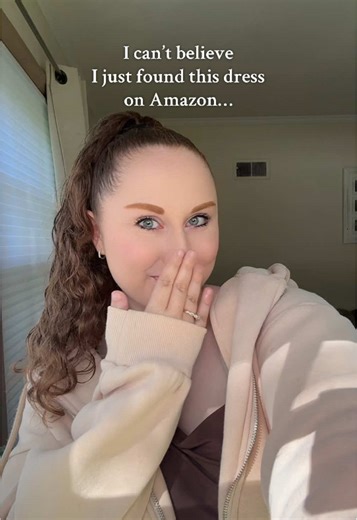 She’s perfect 😍 (🔗 under “Dresses”) #amazondress #amazonfashionfinds #amazonmusthaves #amazonfavorites #bestamazonfinds #summerdress #minidress #amazonsummerfashion #wrapdress #straplessdress