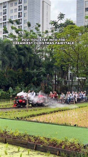 JKTGO on Instagram: "THE DREAMIEST CHRISTMAS VIBE DI SERPONG! Akhir tahun ini ajak anak anak ke @scientiasquare.park pasti seneng banget, kita aja yang udah gede happy, kaya masuk ke dunia lain, vibenya fairytale banget! Anak anak bisa enjoy Christmas Parade & Show, Foam Party, Bubble Party, Naik SQP Express, Main sama kelinci di Bunnyville, Main Salju, Main sama Alpaca, Domba, dll. ✨💕 Terus ada event Christmas & New Year’s Eve yang seru banget! More info cek @scientiasquare.park Buat kalian ya