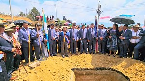 25K views · 227 reactions | #Noticias_Comitancillo Se reconstruirá el redondel y la Cruz en Comitancillo el pasado 1 de mayo se colocó la primera piedra de parte del actual alcalde municipal Werner Orozco que será un proyecto de interés comunal del municipio ya que representa el patrimonio cultural que lamentable hace 5 años LA CRUZ fue destruido por el exalcalde municipal Hector Lopez Y el redondel inconcluso. | CMC tv. | Facebook