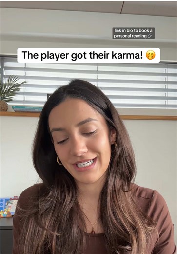 Unlocking Love: Personalized Tarot Readings