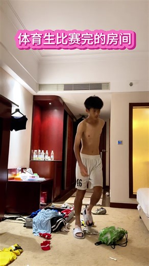 下雨天的足球比赛精彩瞬间