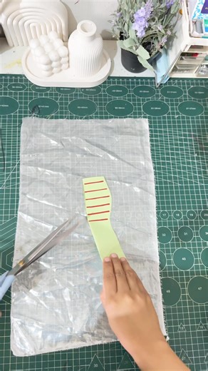 Harmianti on Instagram: "Drape pattern 😍💛👗 #Sewing #pattern #dressmaker #sewing_tips_and_trick_beginers #reelsviralシ #foryoupageシ #clothingstore #fashiondesigner #dressmaker #fblifestyle #pattern #fashionshow"