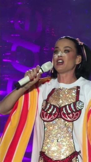 Katy Perry singing FIREWORK up close ❤️ #katyperry #nimes #outofoffice