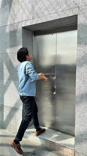 Smart plan in elevator #kindness #respect #strongkindman