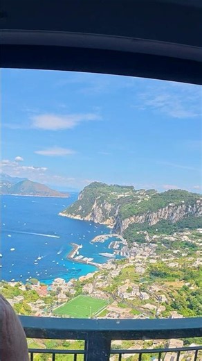 Bus Ride to Top of Capri #italy #amalficoast