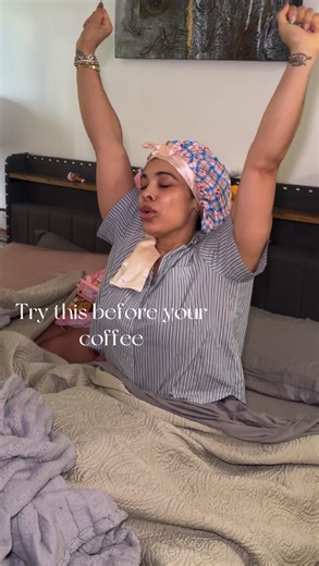 💤➡️💪🏽 Pajamas still on. Coffee still brewing. Here’s my 5-minute morning reset workout before caffeine: 1️⃣ 30 sec squats 2️⃣30 sec high knees 3️⃣30 sec incline push-ups 4️⃣30 sec mountain climbers 🔁Repeat x2 rounds = ~5 mins total ⚡Better than a latte for waking up your body. 📌 Save this and try it tomorrow morning 👇 #morningworkouts#QuickWorkout #NoExcuses#noequipmentworkout#workoutideasforwomen#homeworkoutsforwomen#reelfitness | Zarina Briggs