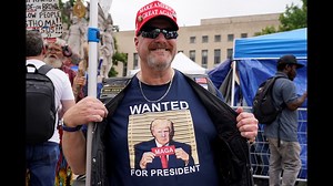 'It's an attack on the first amendment' | Crowds gather to support Trump during DC indictment