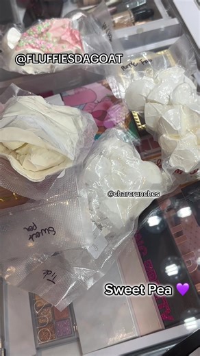 Hey guys! 🫶🏼 This is part 2 of my fluffies order. I did a full review on my last post of her stuff but her chunks are seriously great 😮‍💨 The crunch lasts sooo long! The scenting is just on point too if you’re looking for someone who scents well 😍 If I had to rank the scents I got it would be Sweet Pea, Lav Fab, Tide, Wicked. I realistically would place them all at #1 bc I LOVED all of them. What are you guys grabbing from her 50% sale? I MIGHT get some small chunks in a few scents but I ke
