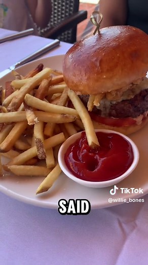 I stumbled upon a really amazing restaurant in the Mystic Connecticut area. This is a new restaurant that opened up named Pearl. You have got to check this place out. The food was super good, the staff was very friendly and I just love the vibe of this place. #Mystic #Pearl #MysticConnecticut #Food #LaborDay #restaurant